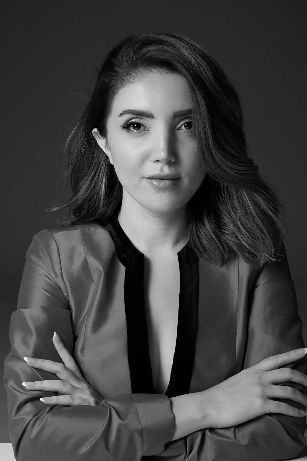 Ayşegül Coşkun'un şarkıcılık ve oyunculuk kariyerini yansıtan portresi