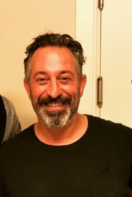 Komedyen ve oyuncu Cem Yılmaz'ın sahne ve sinema kariyerini yansıtan portresi