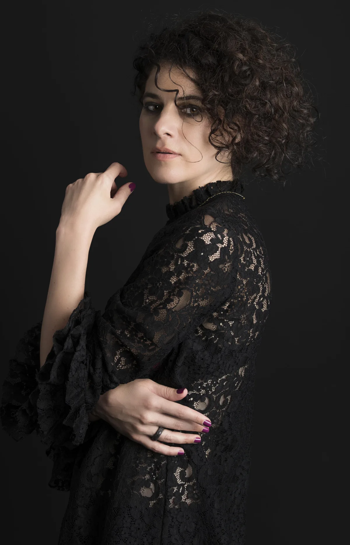 Melis Danişmend’in müzik ve gazetecilik kariyerini yansıtan portre görseli
