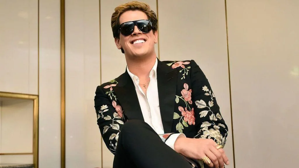 Milo Yiannopoulos speaking at a political event