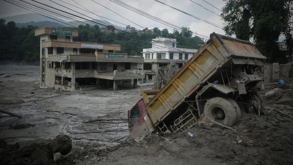 Scientists investigate the cause of the Nepal-Tibet flood disaster