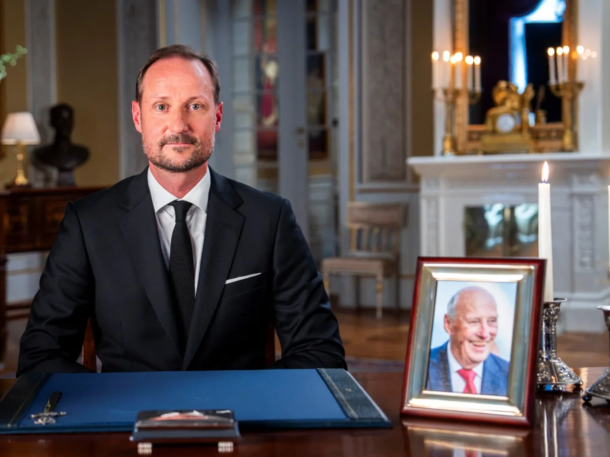 King Haakon VIII speaking on television after King Harald's death