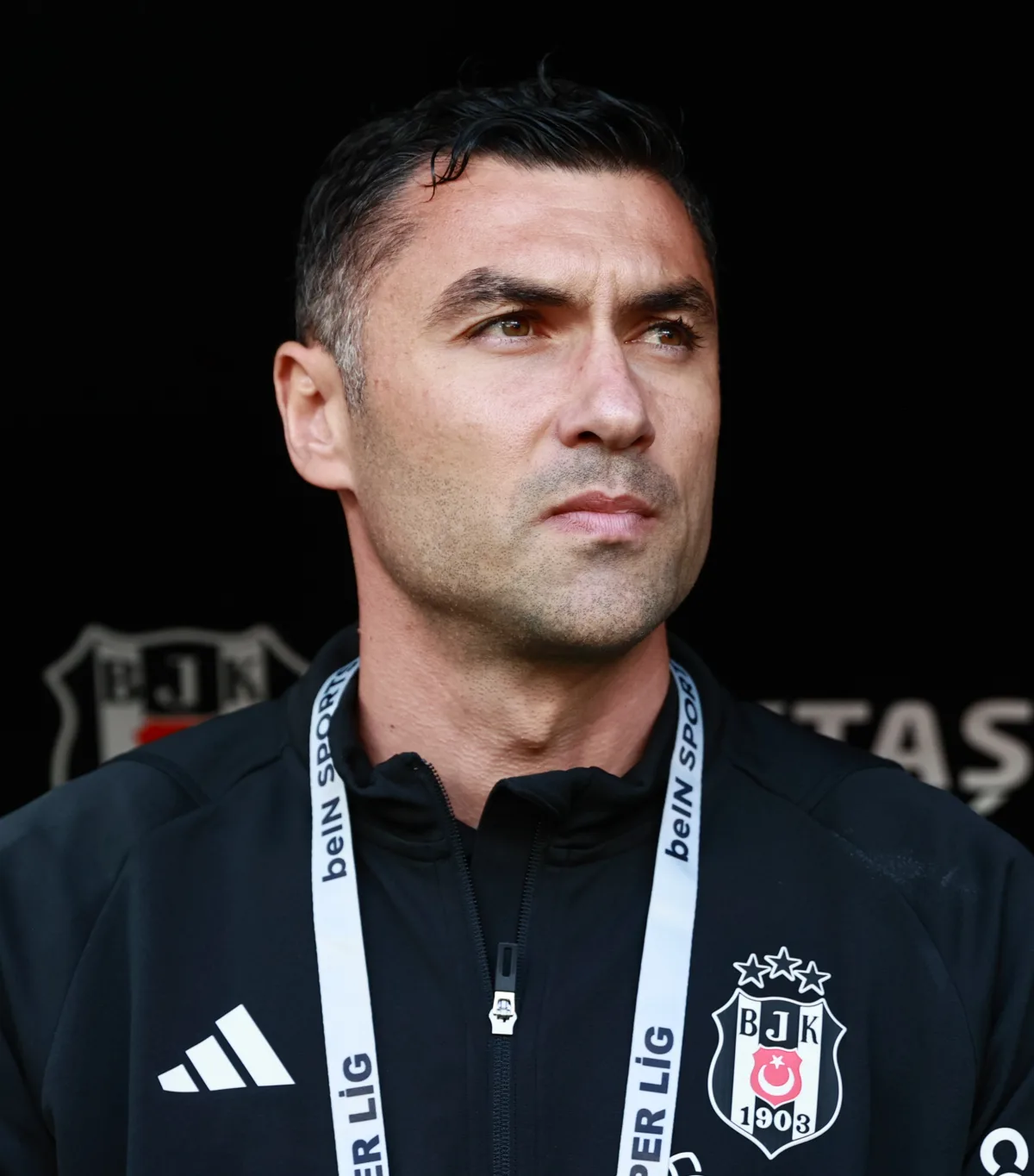 Burak Yılmaz’ın profesyonel futbolculuk döneminden bir maç öncesi görünümü