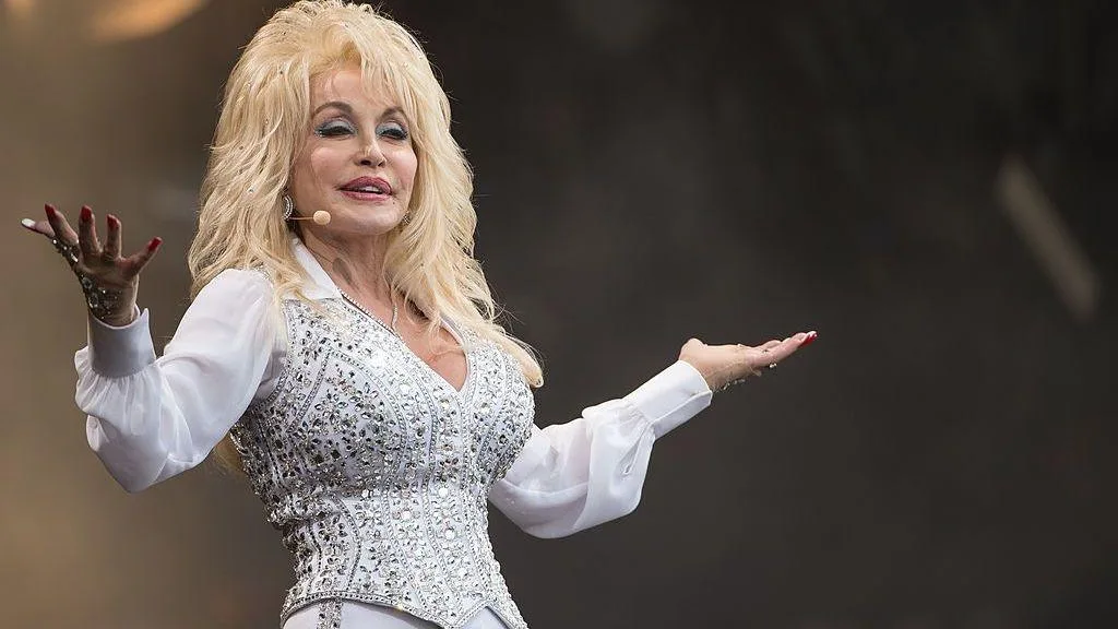 Dolly Parton homenajeada en el anuncio de DollyFest 2027 en Nashville y Londres