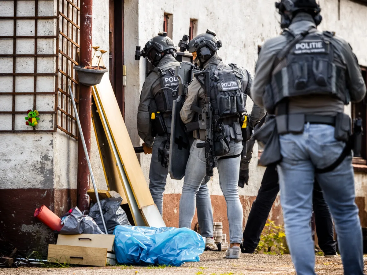 Полиция Нидерландов на месте перестрелки в Overasselt