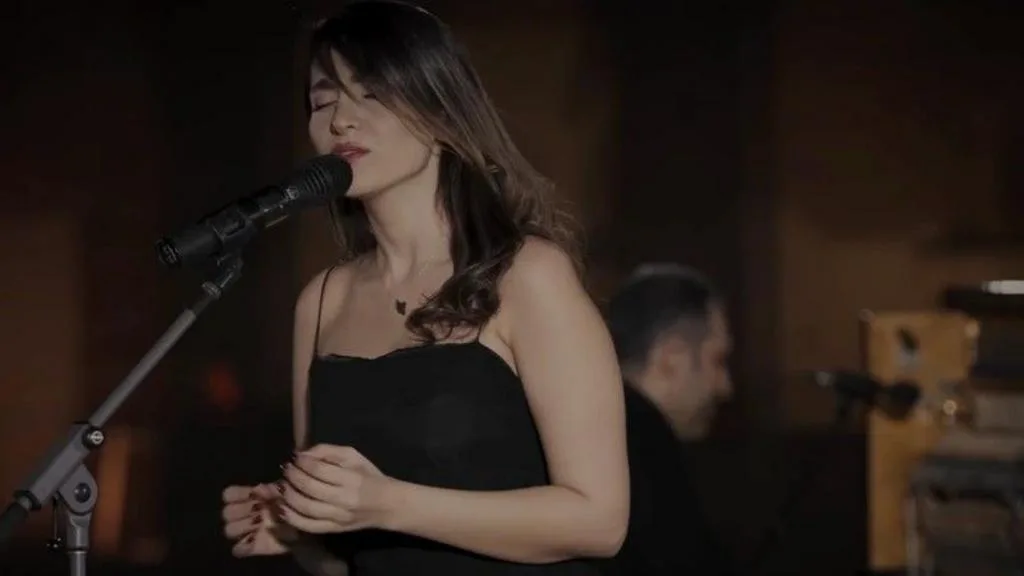 Parastoo Ahmadi performing in a YouTube concert without a headscarf