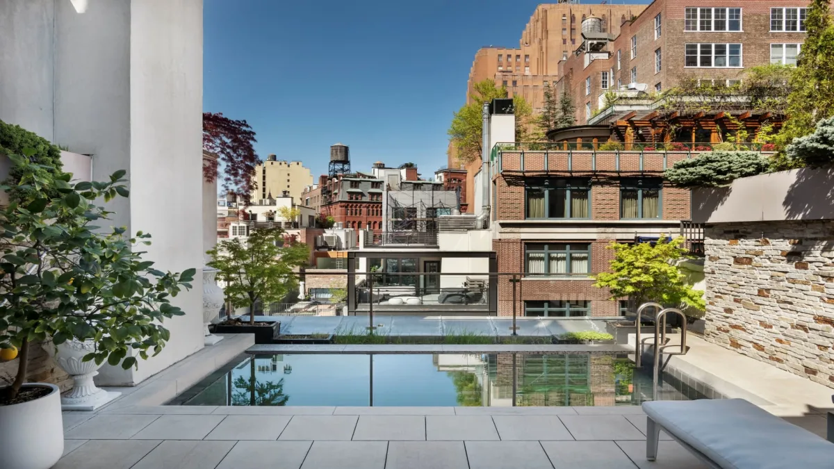 Luxury apartment buildings in Manhattan skyline