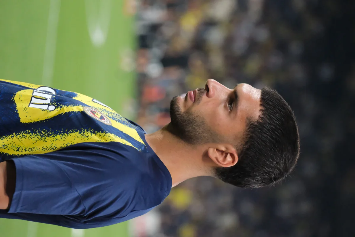 Fenerbahçe forması giyen kanat oyuncusu Oğuz Aydın'ın maç sırasında çekilmiş görüntüsü