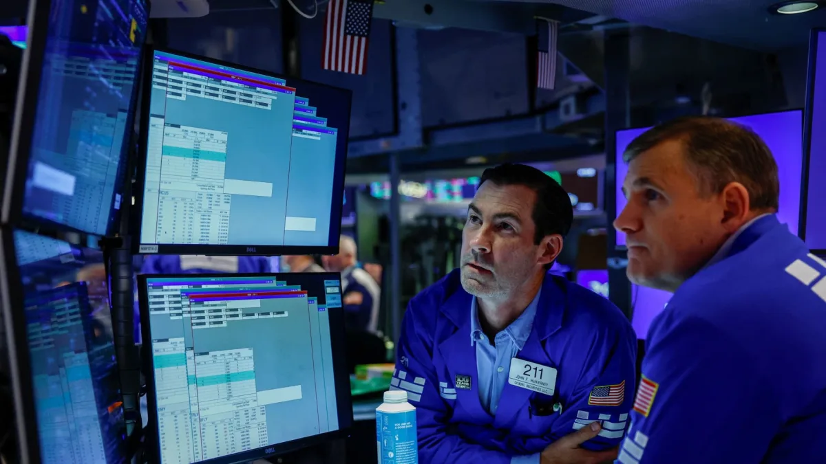 Gráfico bursátil de Wall Street con el S&P 500 y grandes fondos