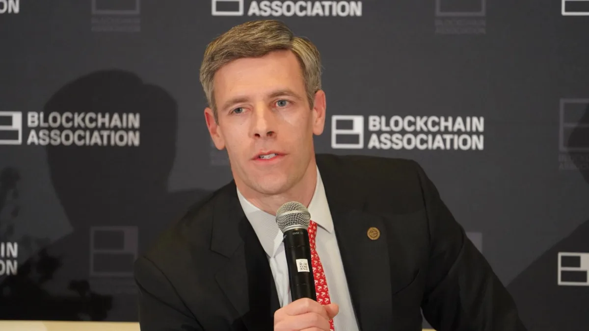 Edificio bancario en Estados Unidos con referencia a la regulación de licencias cripto