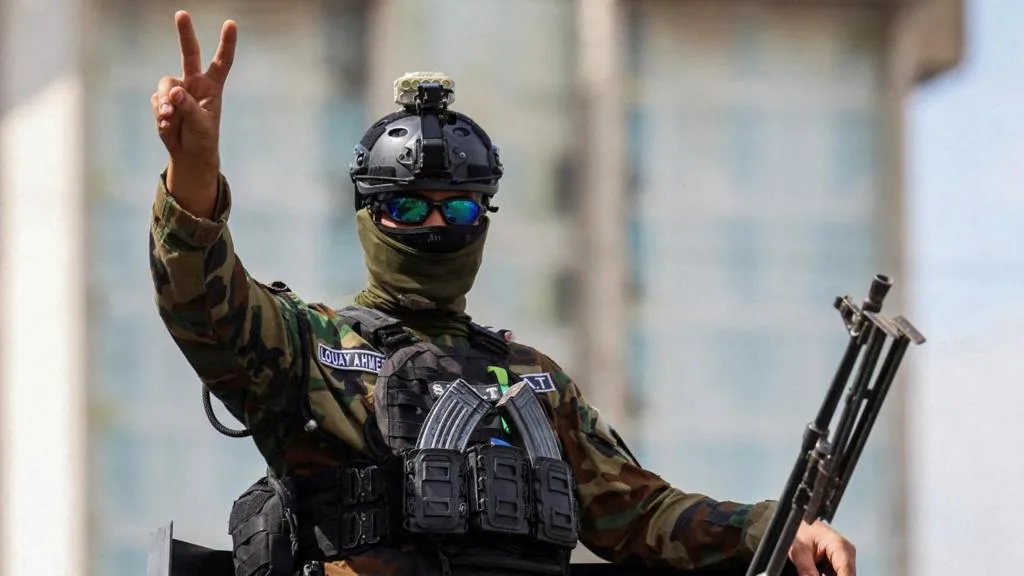 US and British troops leaving the Erbil base in Iraq