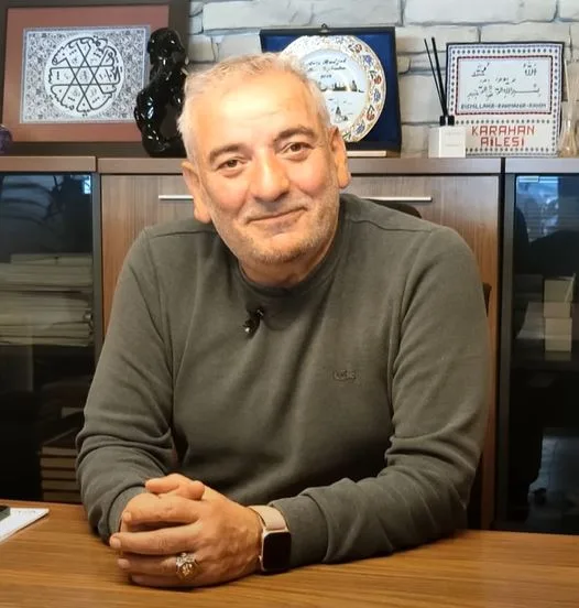 Rize doğumlu oyuncu Abidin Yerebakan'ın kariyerini anlatan portre görseli