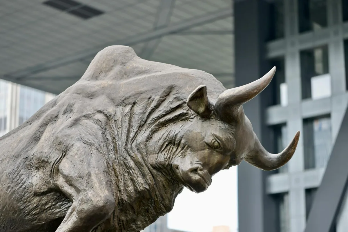 Bitcoin y Ethereum en una jornada de fuertes movimientos en el mercado cripto