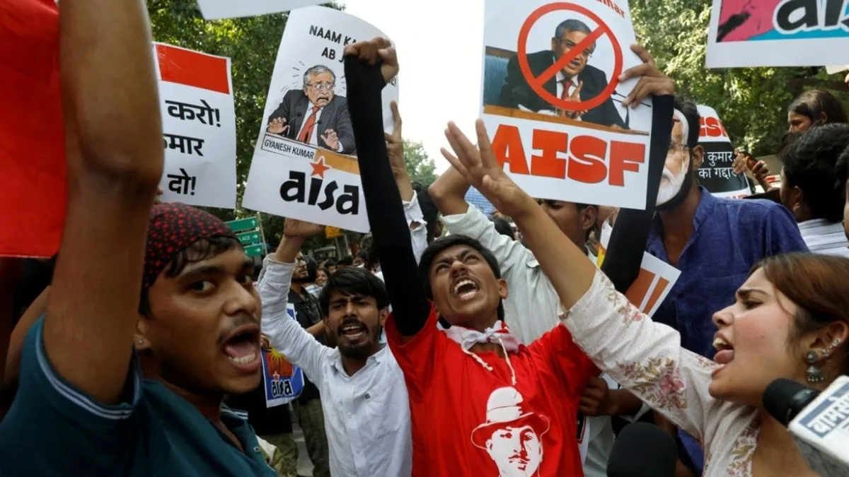 Manifestantes de CJP durante una protesta en India por la revisión del censo electoral