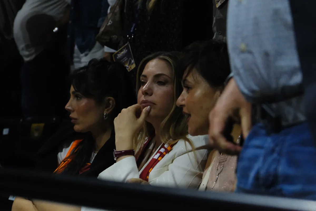 Eda Ece'nin oyunculuk kariyeriyle tanındığı dönemi yansıtan portre fotoğrafı