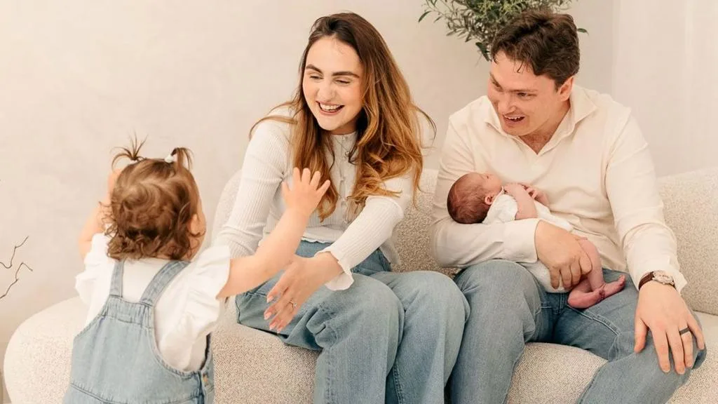 Parents saving in Junior SIPP and Junior ISA accounts for their children