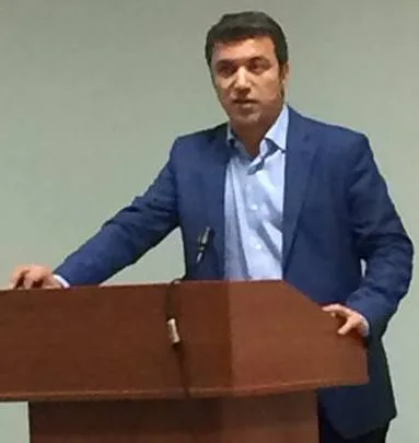 İsmail Küçükkaya'nın televizyon haberciliği ve sunuculuğuyla tanınan portre görseli