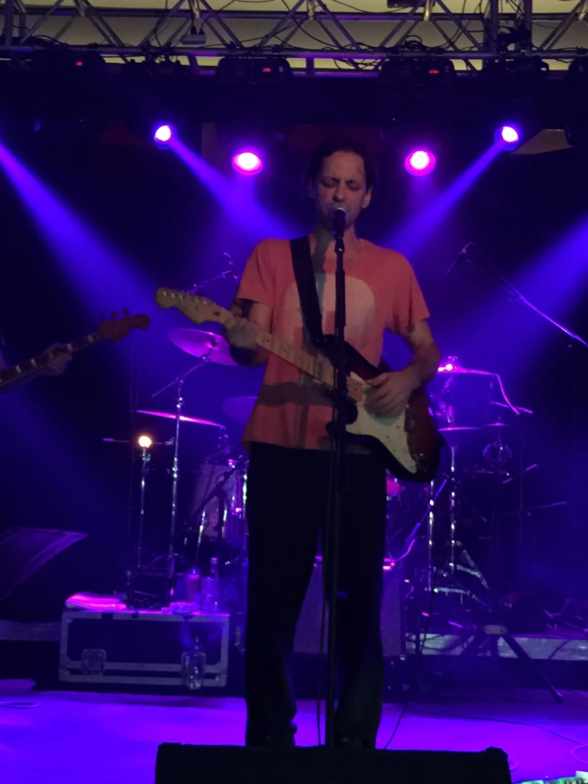 Duman grubunun şarkıcısı ve gitaristi Kaan Tangöze’yi tanıtan görsel