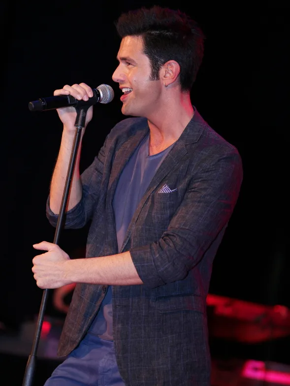 Keremcem'in müzik ve oyunculuk kariyerini yansıtan portre görseli