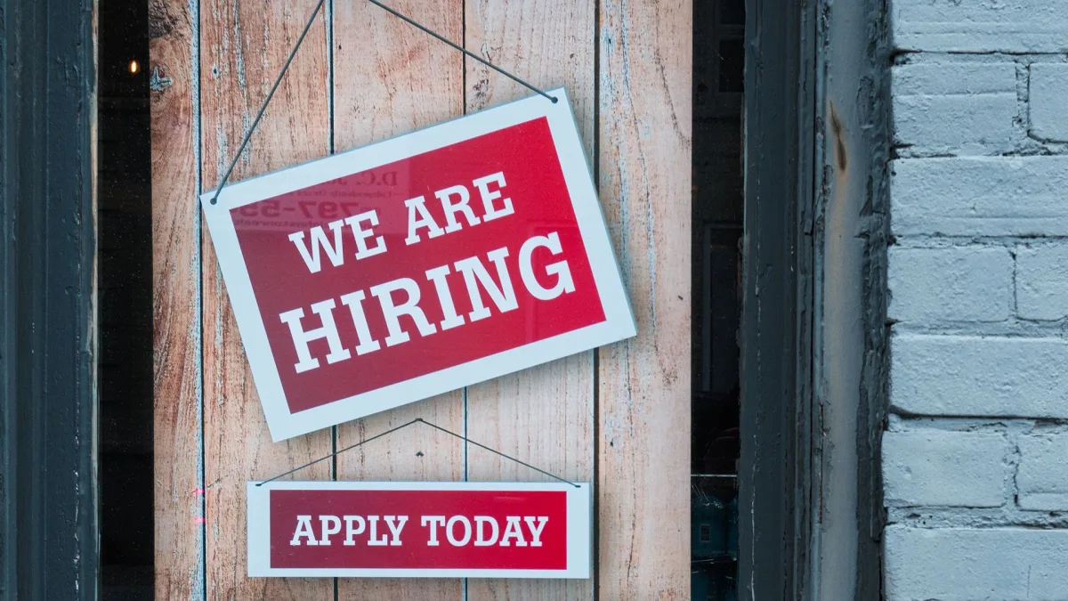 Crypto job listings and applications chart showing September rise