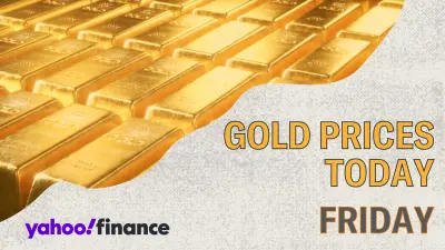 Gold bars and a chart showing flat gold prices before Jackson Hole remarks