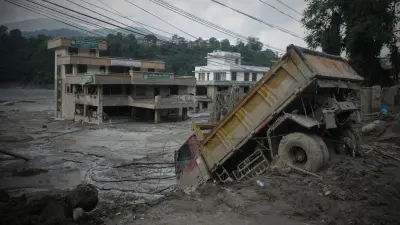 Nepal ve Tibet'teki sel felaketinin ardından etkileri araştırılan taşkın bölgesine dair temsili görüntü