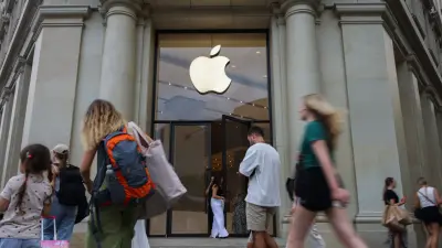 Apple stock chart showing stronger performance than the Nasdaq-100