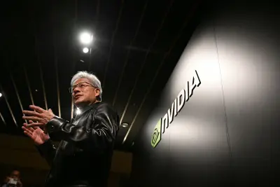 Gráfico bursátil con Nvidia, Amazon y Alphabet en una jornada de IA