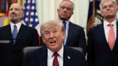 Donald Trump’ın Oval Ofis’te ABD büyümesi ve Fed faizleri hakkında konuştuğu an